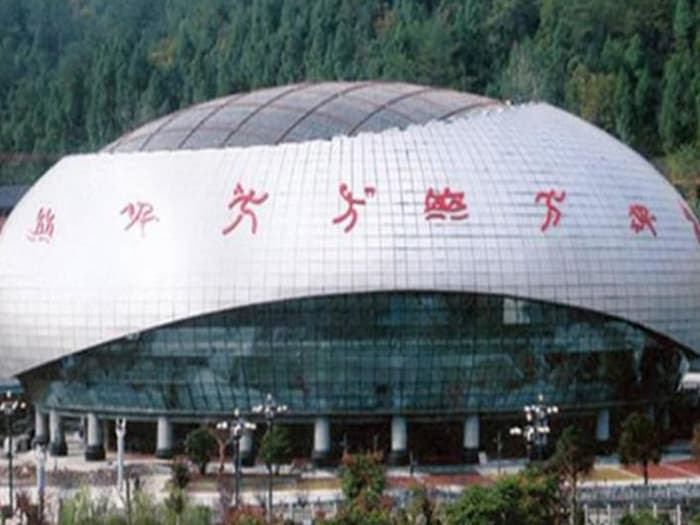 泉州体育中心球形网架加工安装